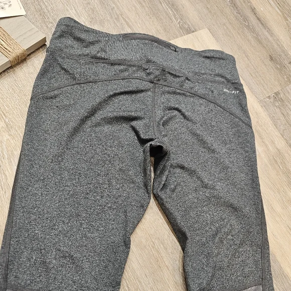 Like New Nike Capri Buttery Soft Leggings - Picture 4 of 13
